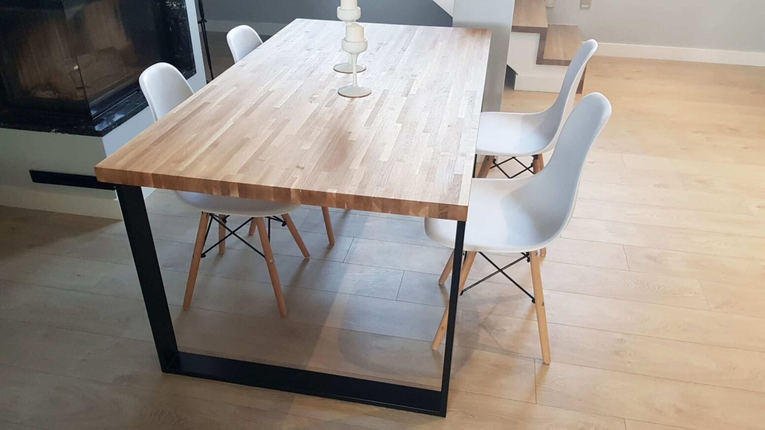 table_with_wooden_top table_with_wooden_top