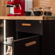 stacja kawowa z podświetleniem