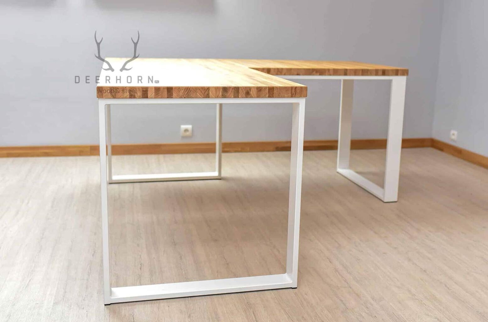 White_desk_on_metal_legs white desk on metal legs