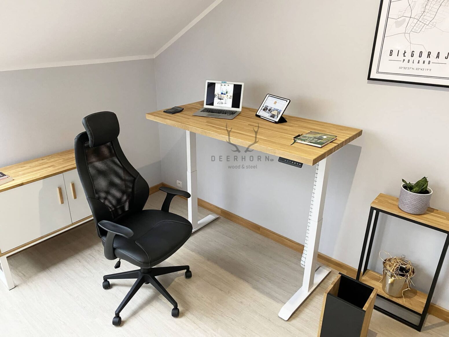 white desk white desk