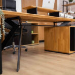 biurko z blatem dębowym