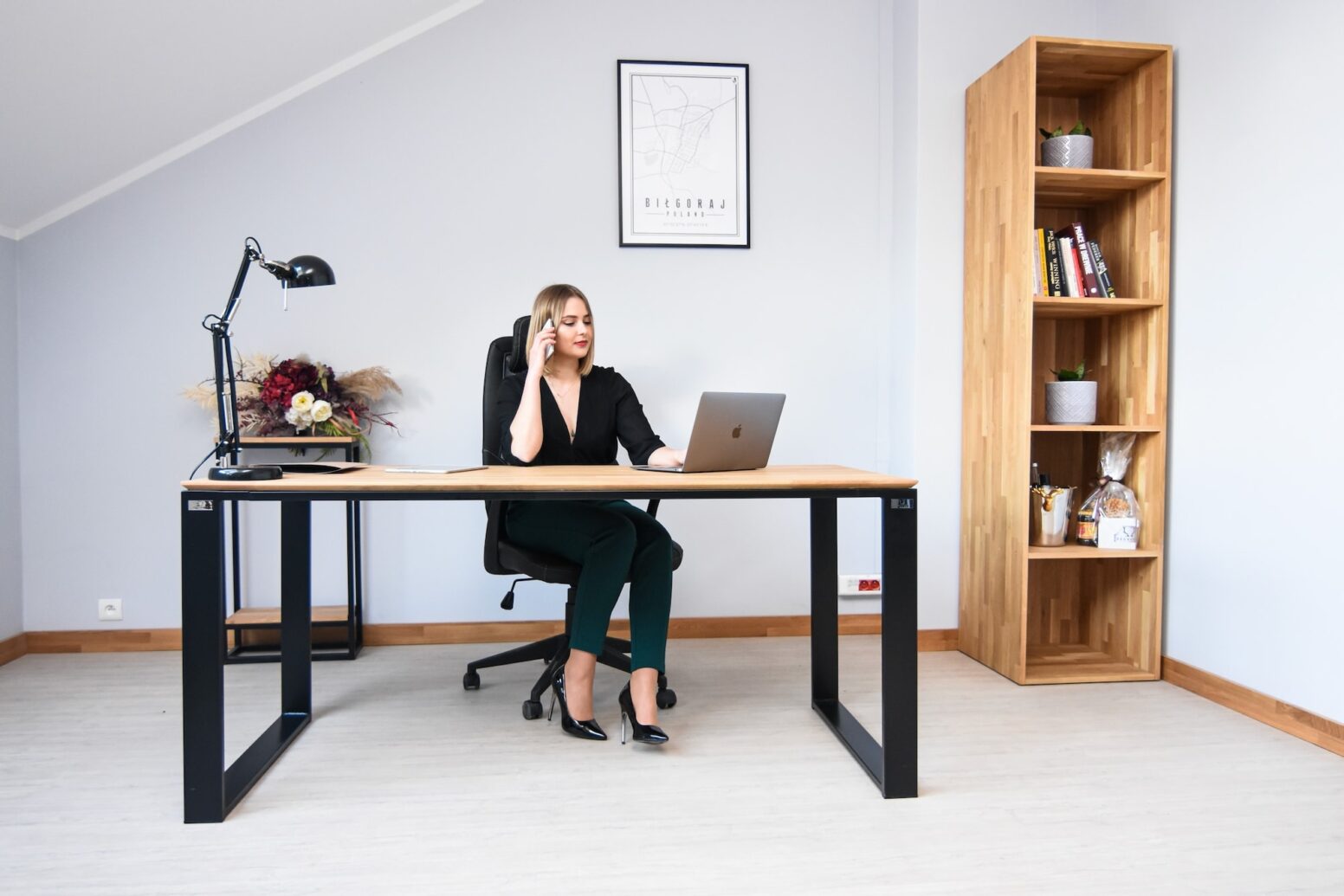 desk with thin top desk with thin top