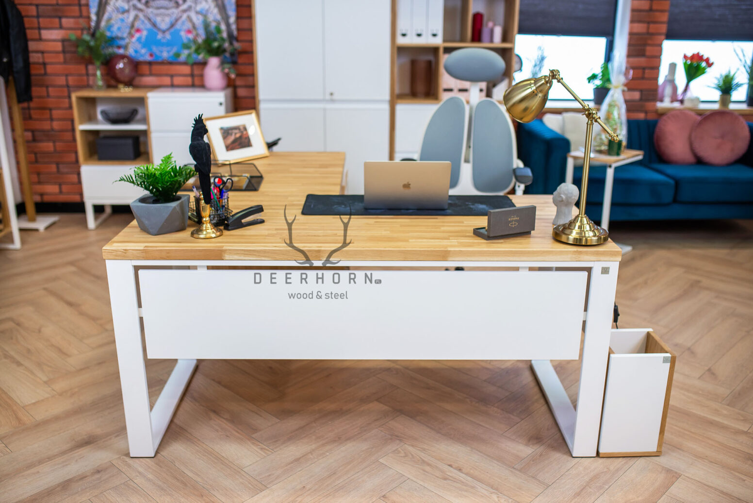 solid_desk white desk with accessories on the top