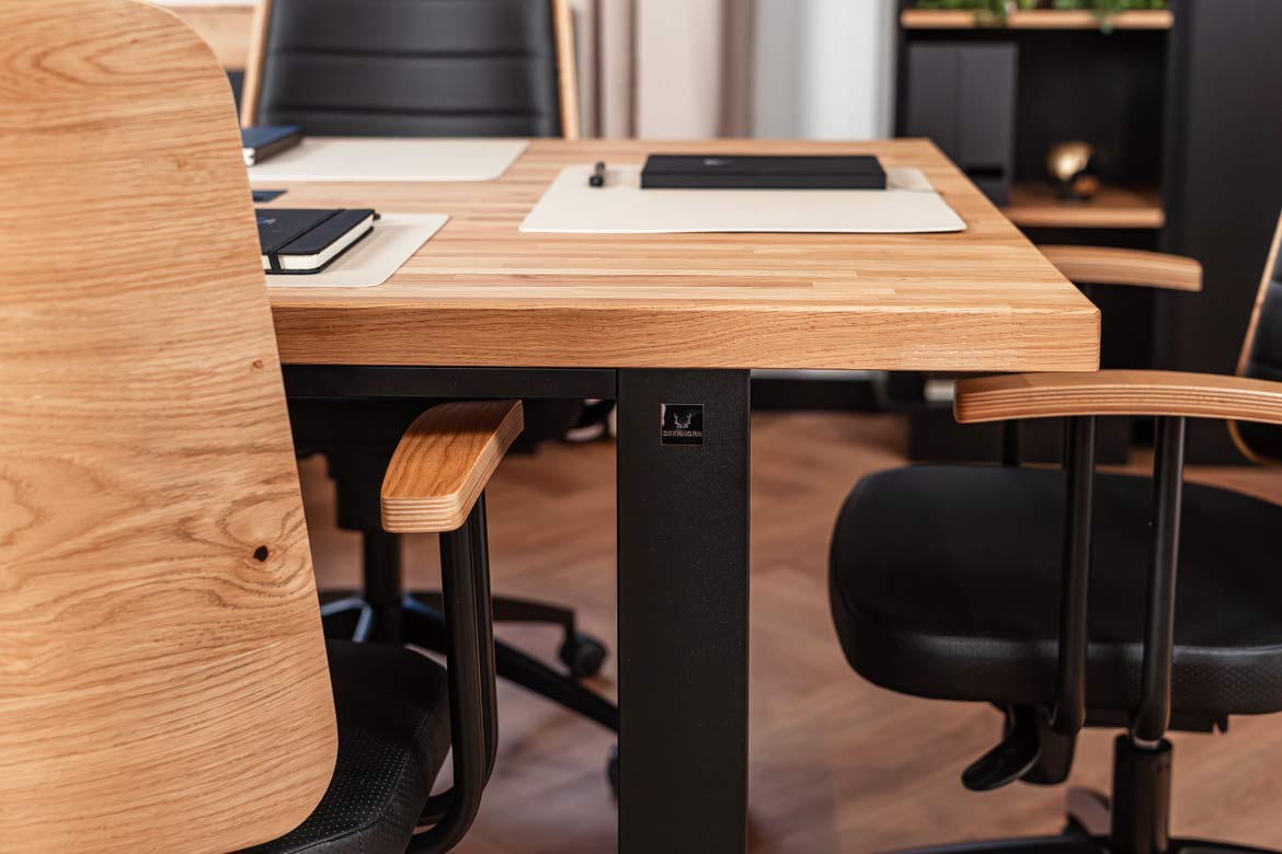 nowoczesny-stol-konferencyjny-drewno-i-metal-do-biura nowoczesny stół konferencyjny drewno i metal do biura