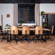 stół konferencyjny do spotkań biznesowych