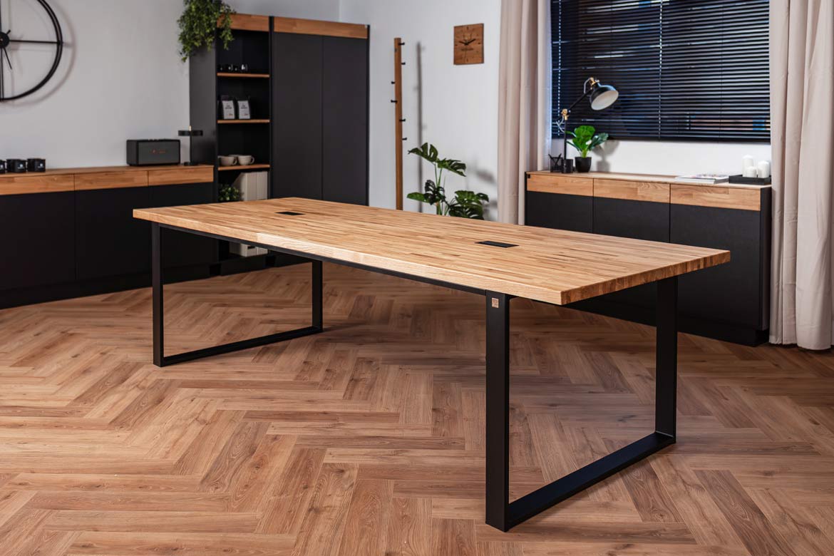 stol-konferencyjny-z-metalowymi-nogami stół konferencyjny z metalowymi nogami