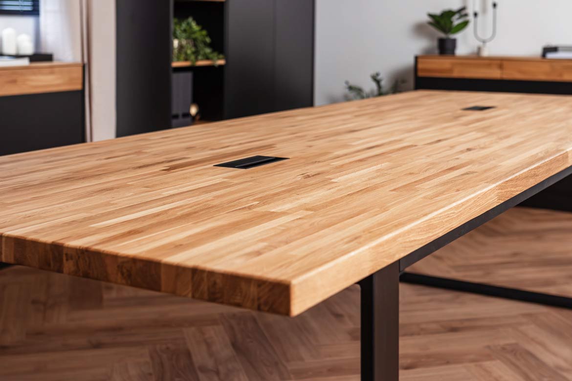 stol-konferencyjny-z-przepustami-na-kable stół konferencyjny z przepustami na kable