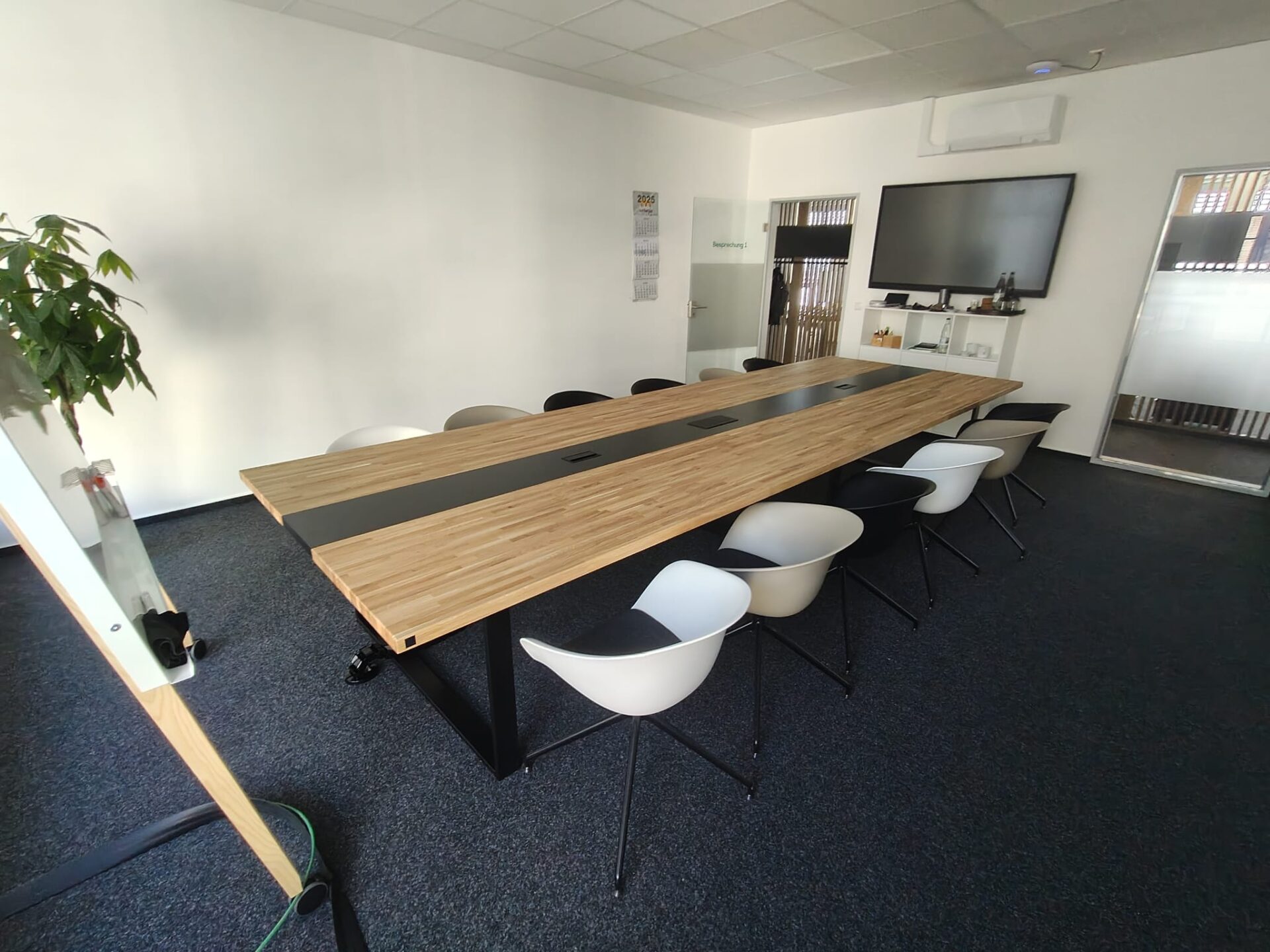 Image #2 from Gustav