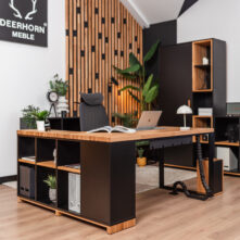 biurko z jedną nogą pełną i jedną metalową