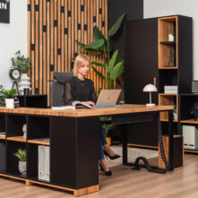 duże biurko do home office