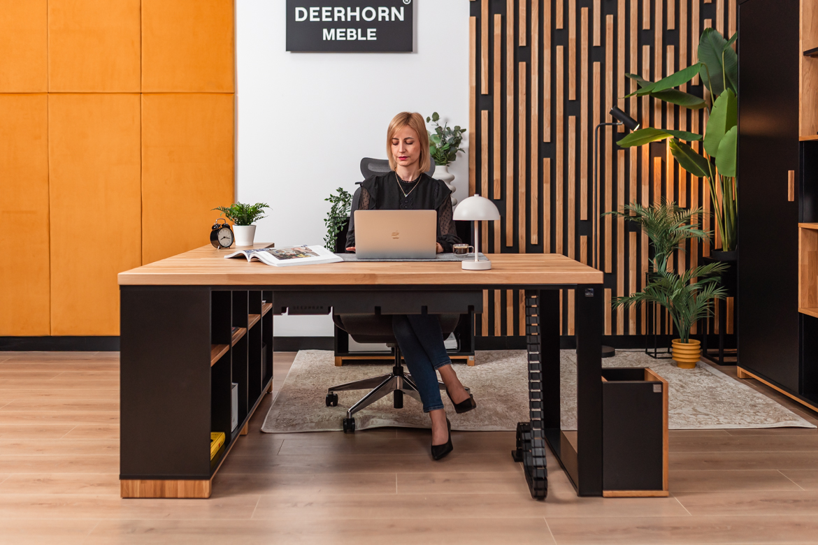 duze-biurko-z-miejscem-na-monitor duże biurko z miejscem na monitor