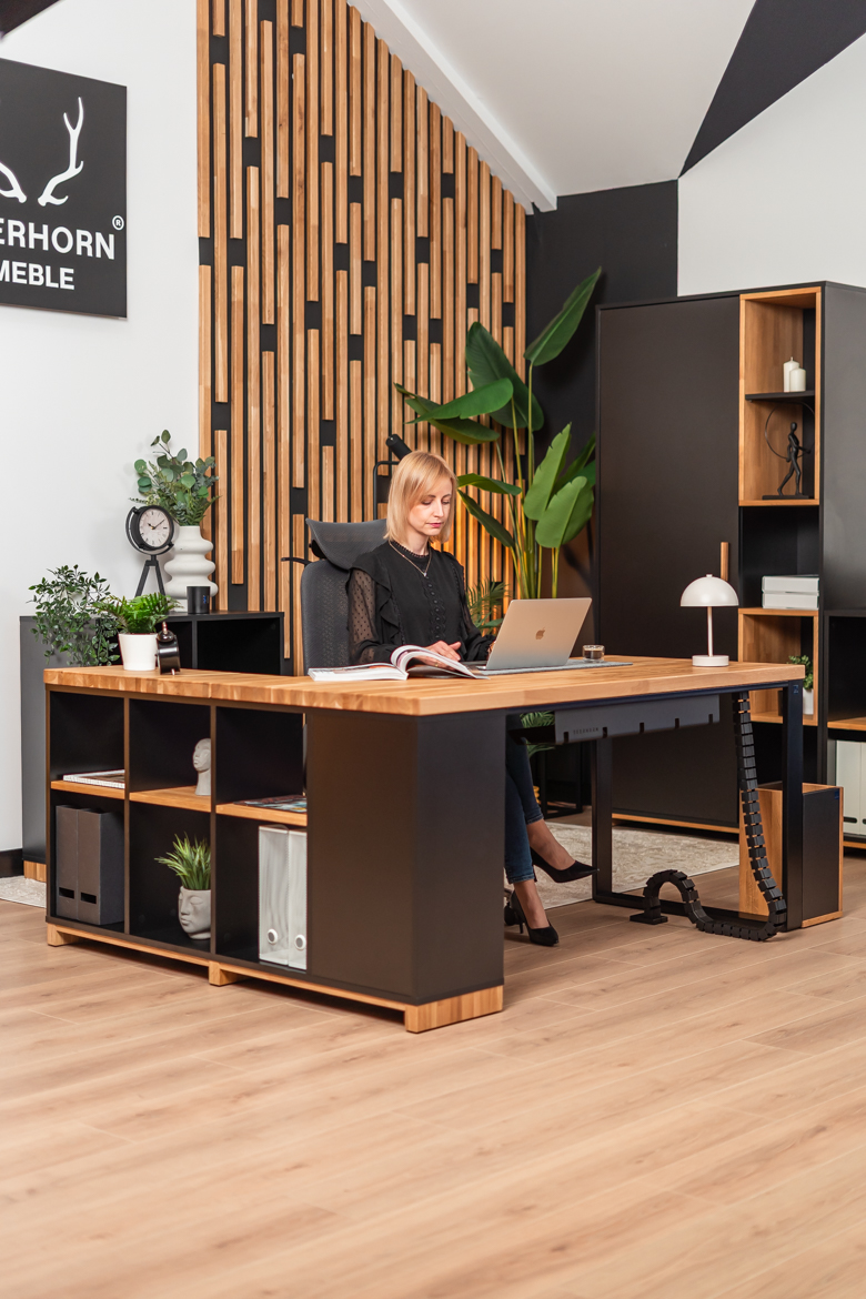 solidne-biurko-z-drewna-i-metalu solidne biurko z drewna i metalu