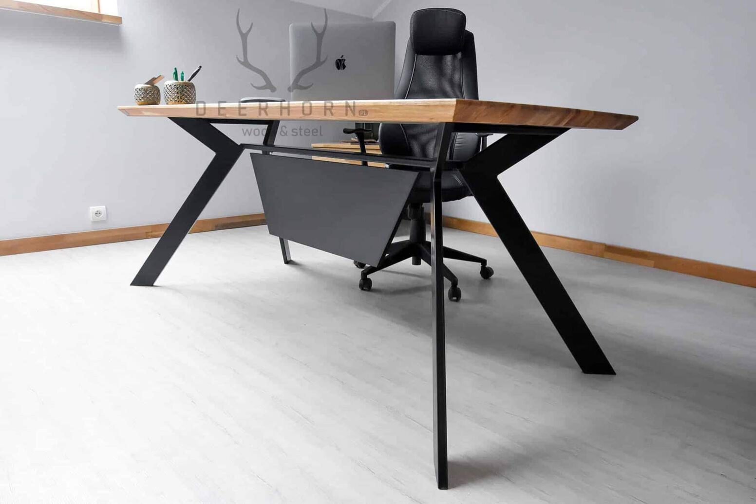 desk_of_metal_and_wood metal and wood desk