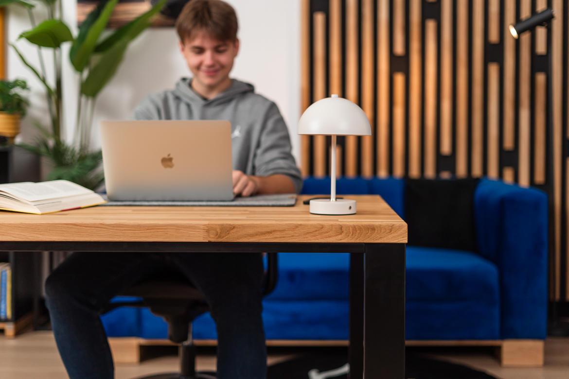 biurko-drewniane-dla-nastolatka biurko drewniane dla nastolatka