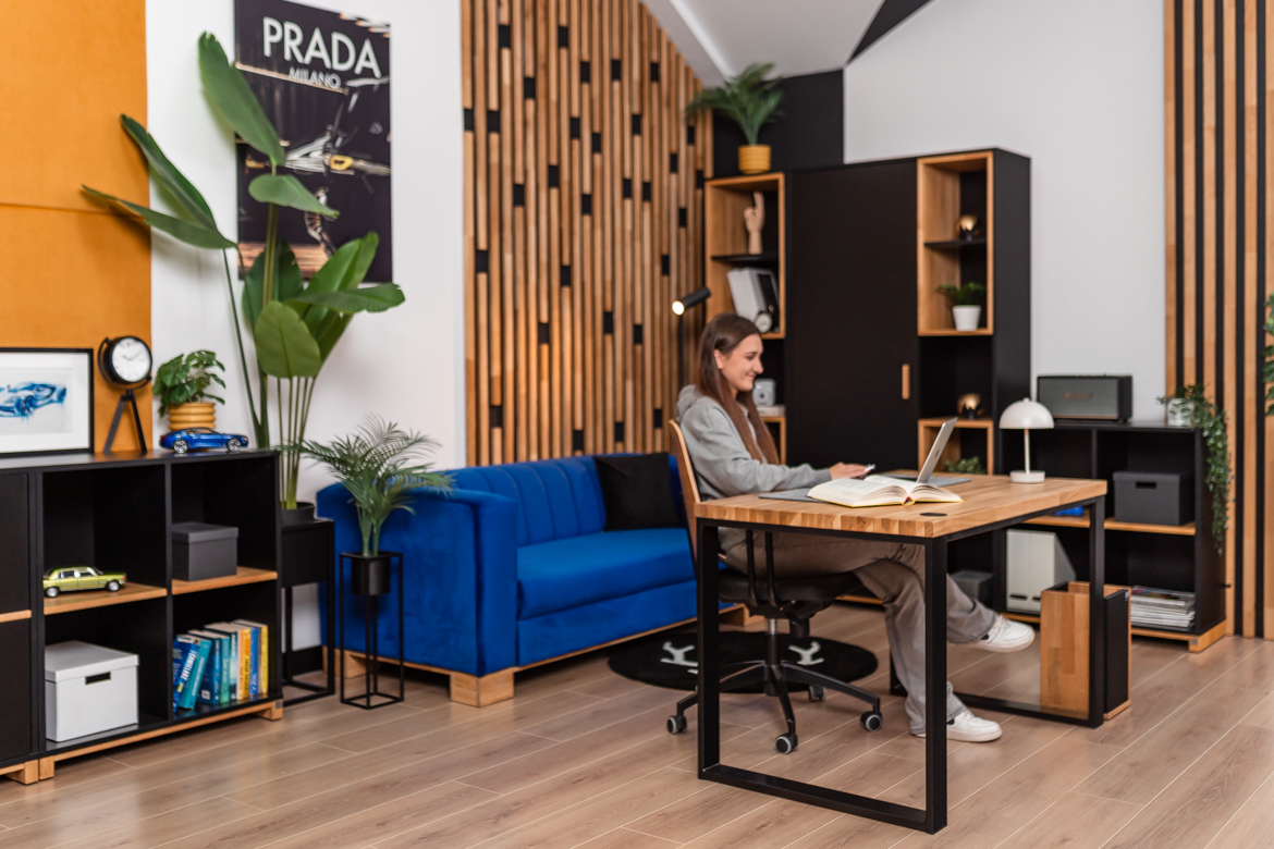 biurko-mlodziezowe-z-naturalnego-drewna biurko młodzieżowe z naturalnego drewna