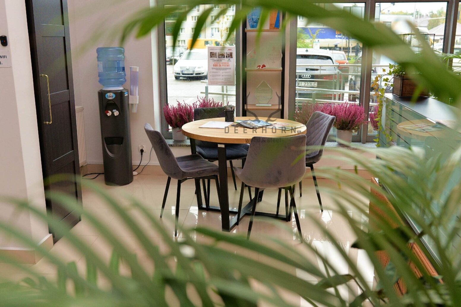 round_table_premium_loft round_table_premium_loft