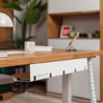 biurko z regulacją wysokości białe