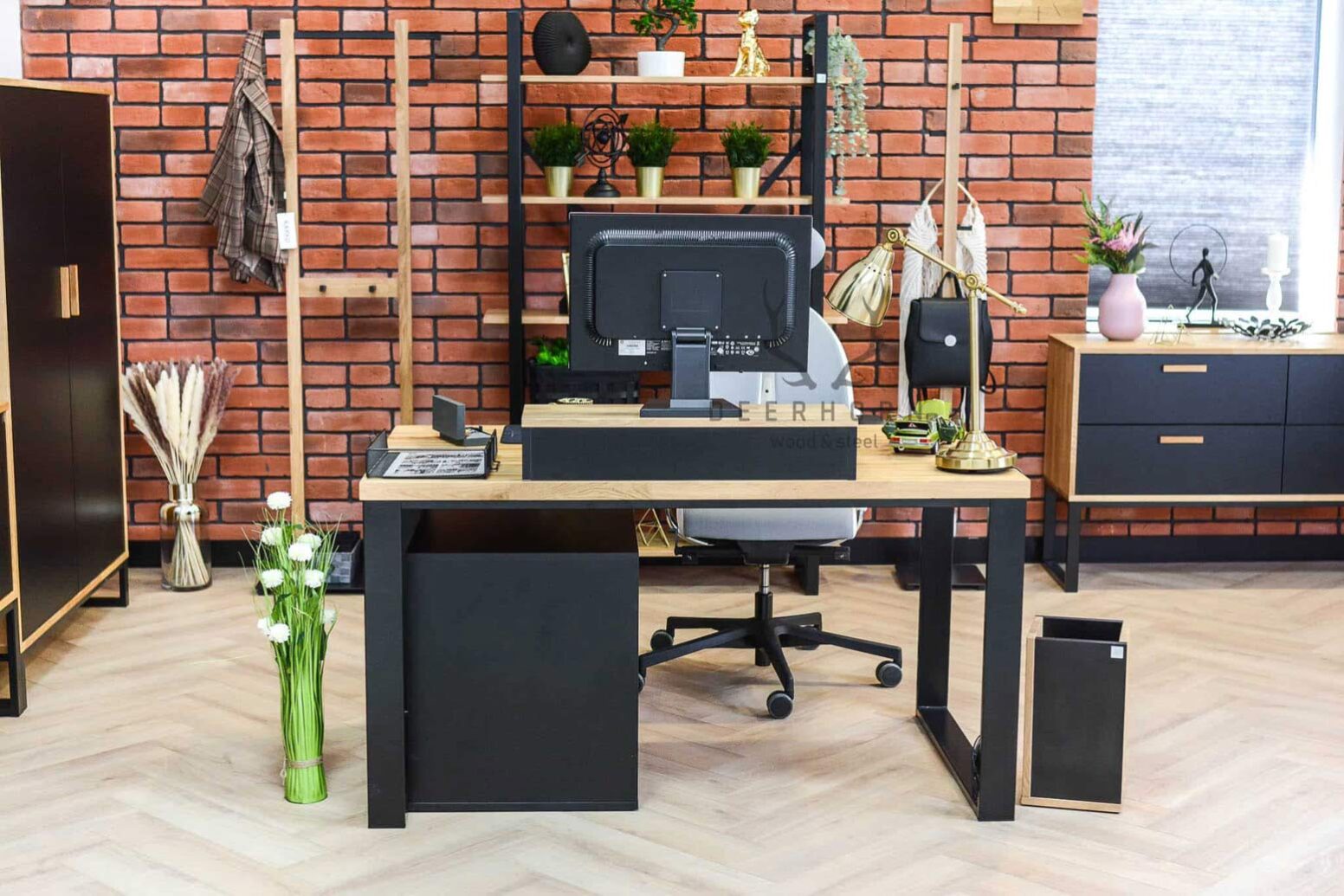 desk_of_wood_and_metal wood and metal desk