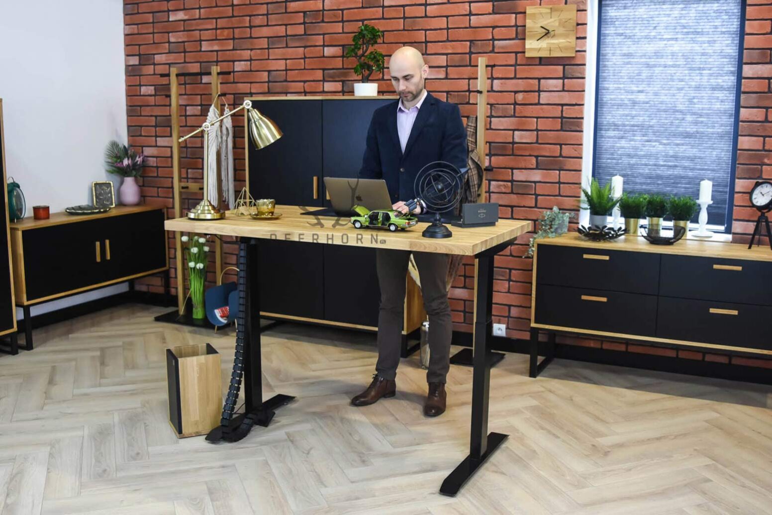 desk_with_adjustment adjustable desk