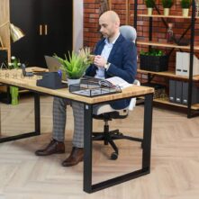 minimalist desk