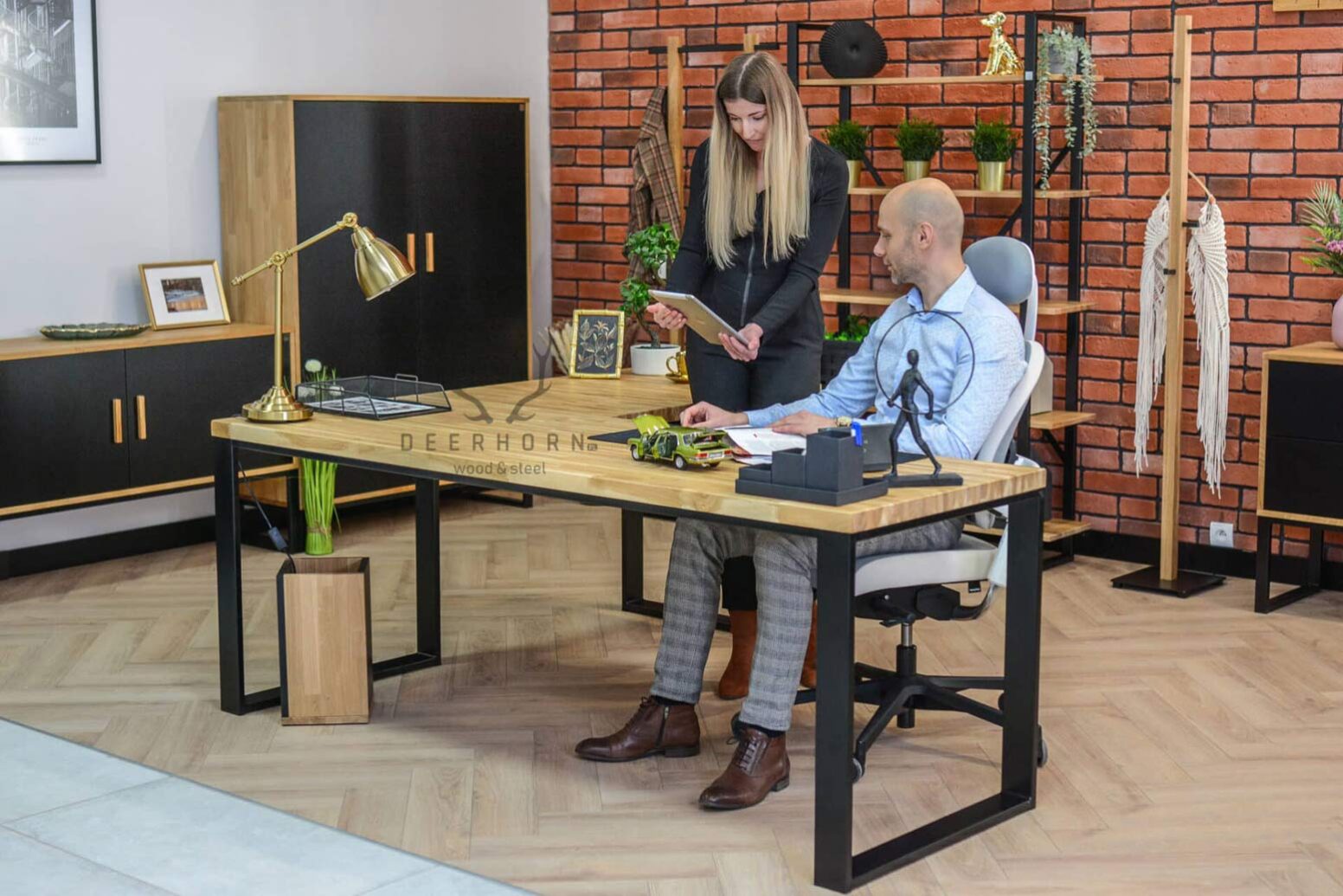 desk_countertop_of_wood corner desk made of wood and metal