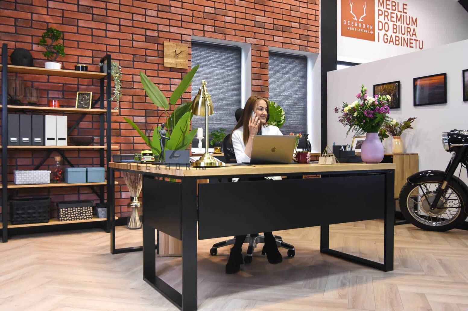 desk_with_shelves_under_the_tablet desk with under-top covers