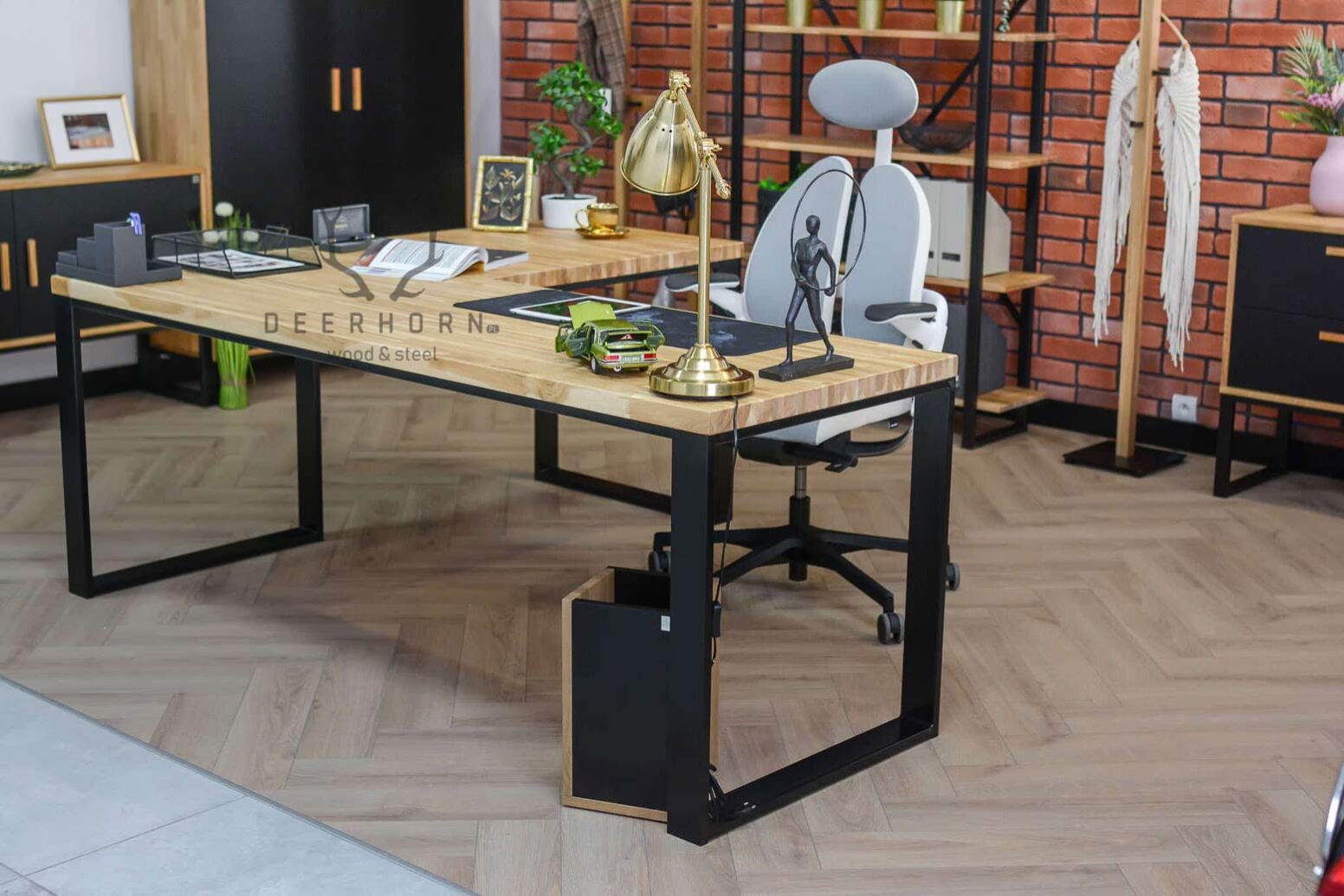 corner_desk_of_wood_and_metal corner wood desk