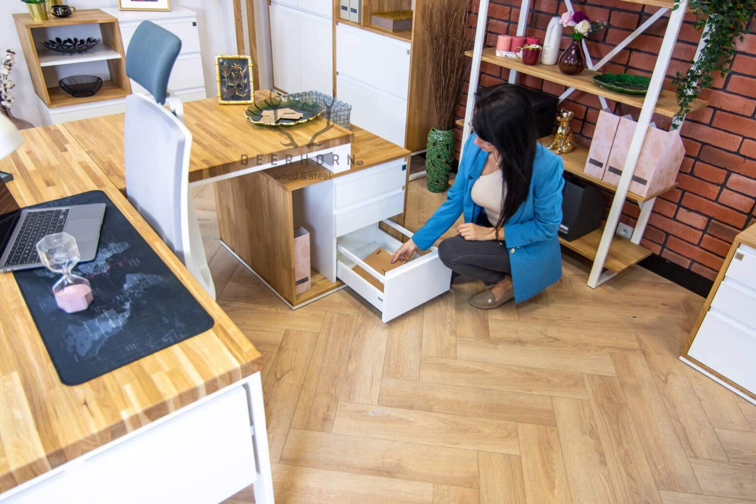 white_desk_female white women's desk