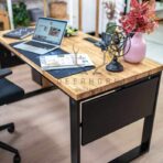 premium desk with covers