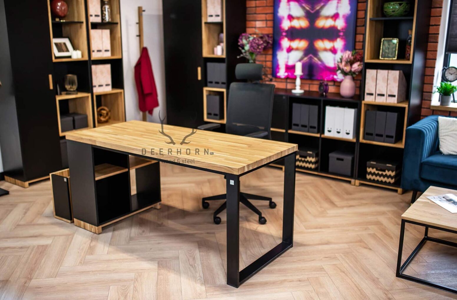 desk_wood wooden desk