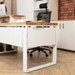 białe biurko eleganckie gabinetowe