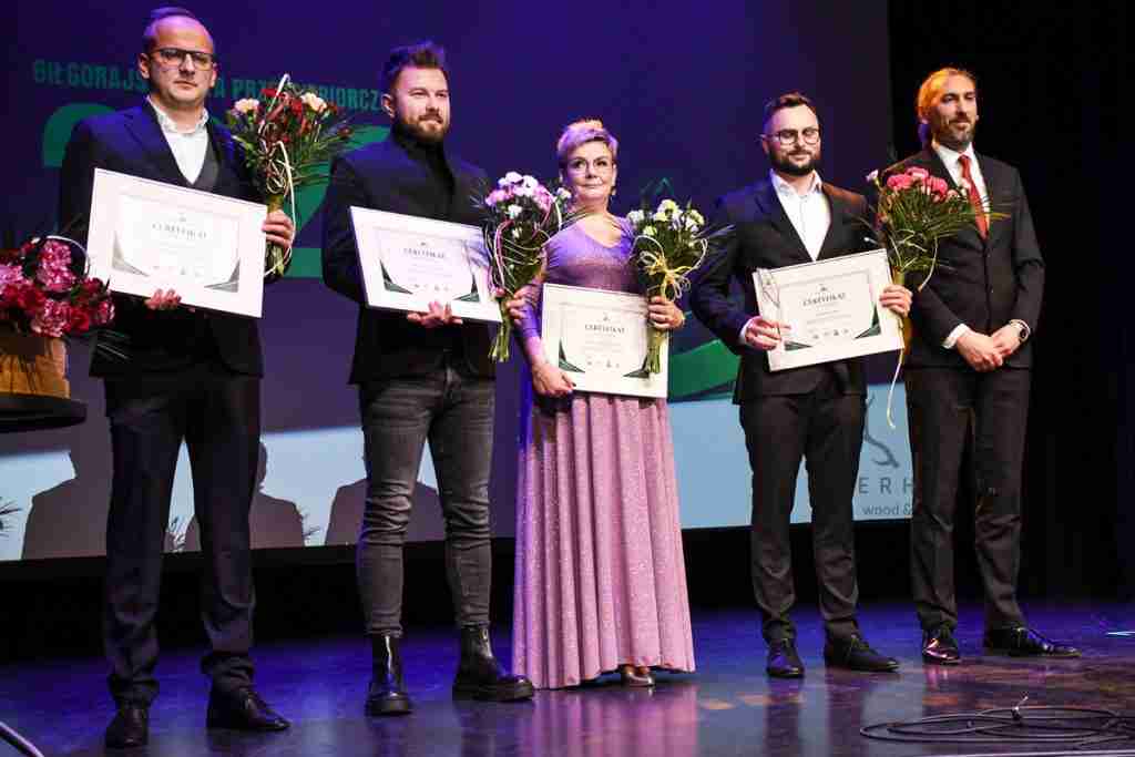 Rafał Pikul with the award in the "Company" category