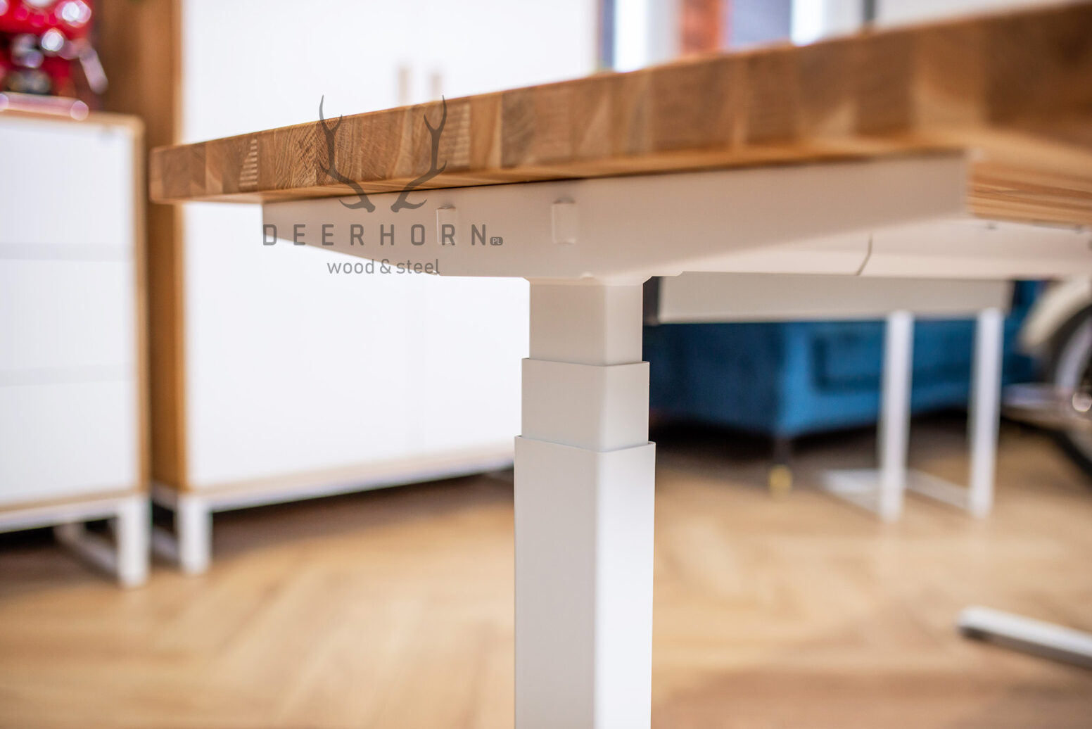 desk-with-electric-adjustment electrically adjustable desk