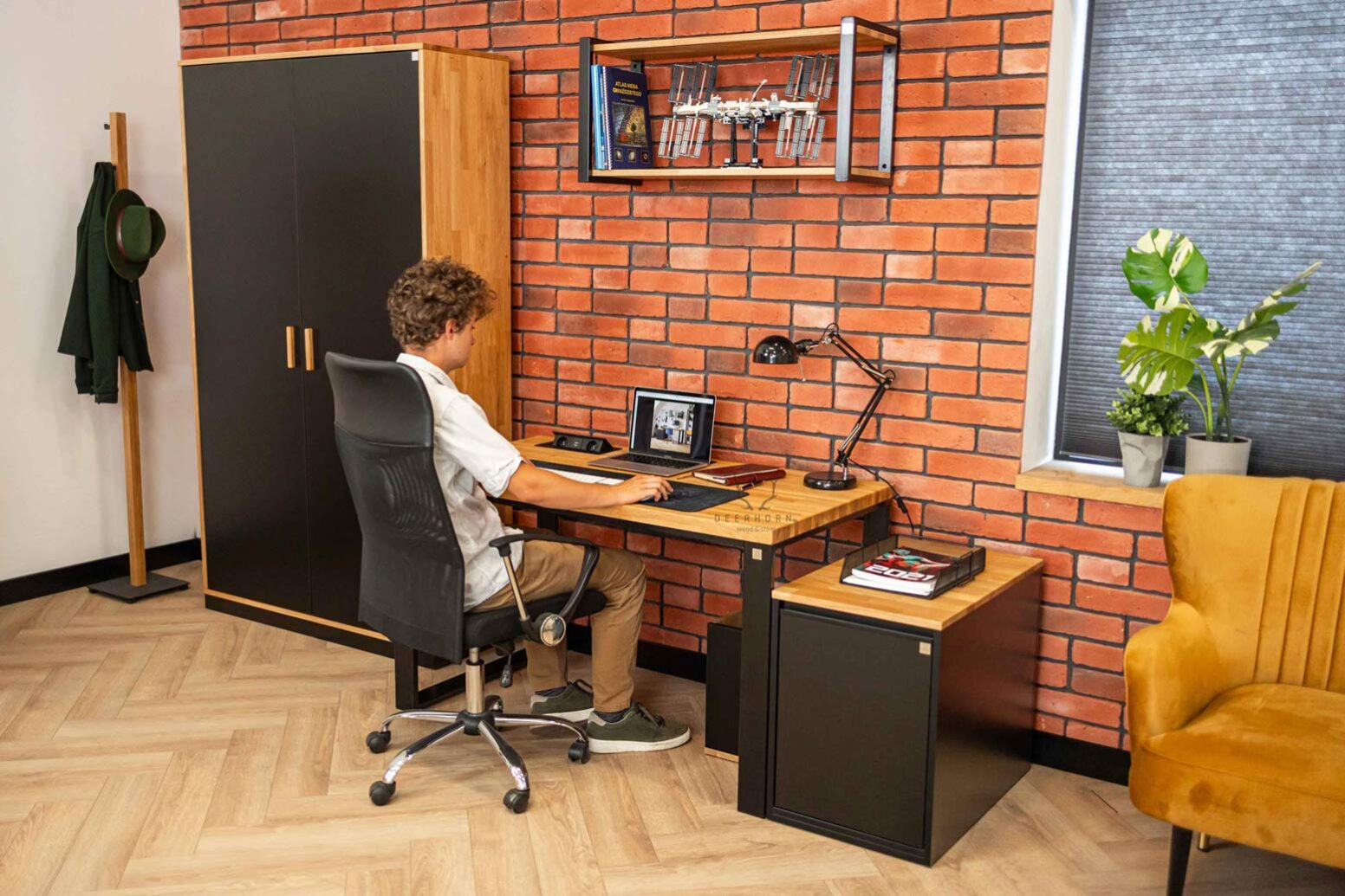 desk-for-teenagers black youth furniture with added wood