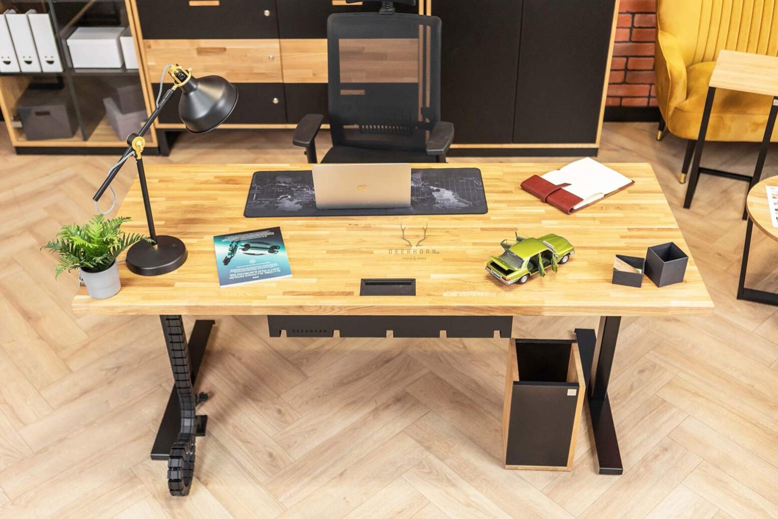 desk-with-fluid-height-adjustment desk on black metal frame
