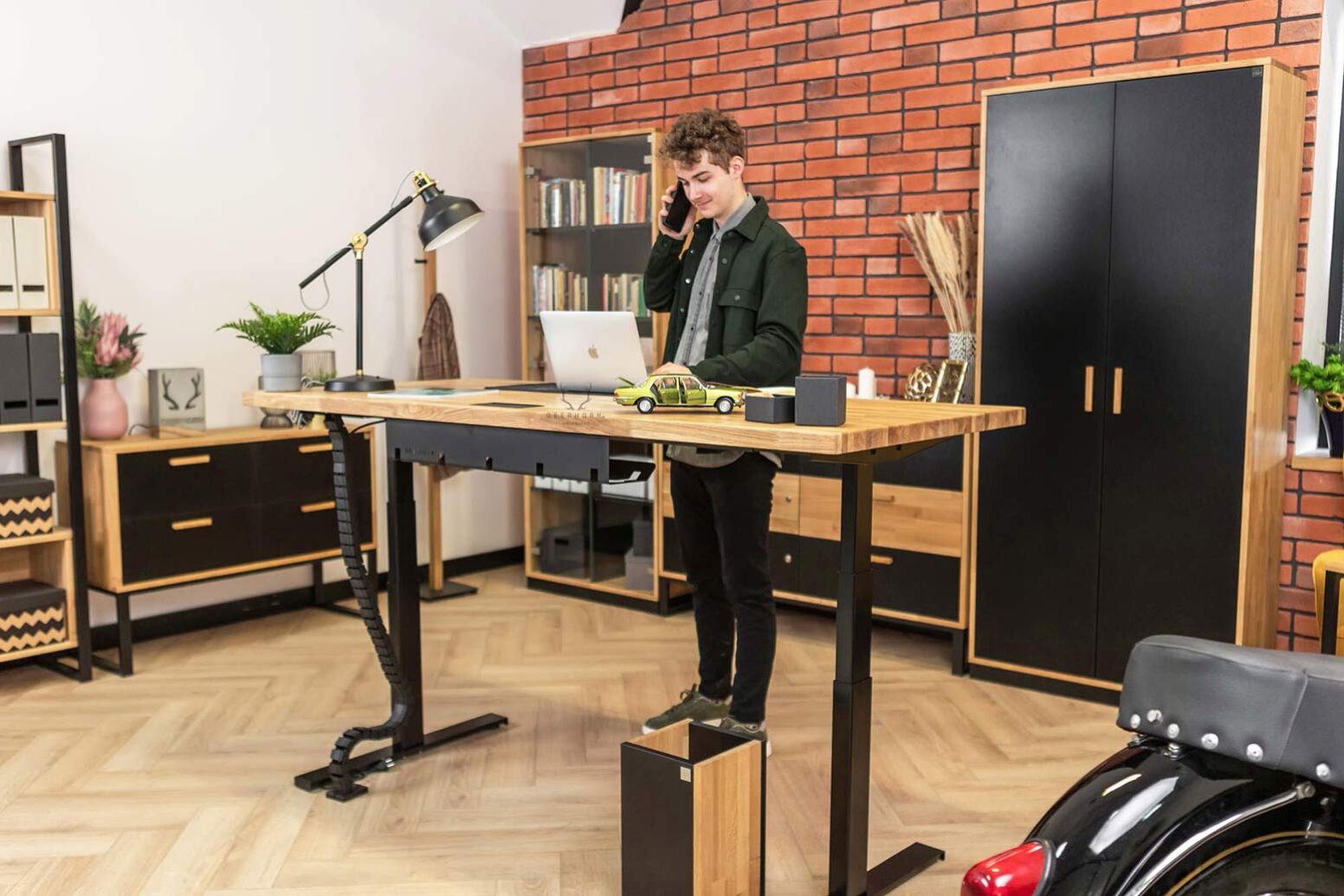 desk-with-adjustable-height teenager talking at desk