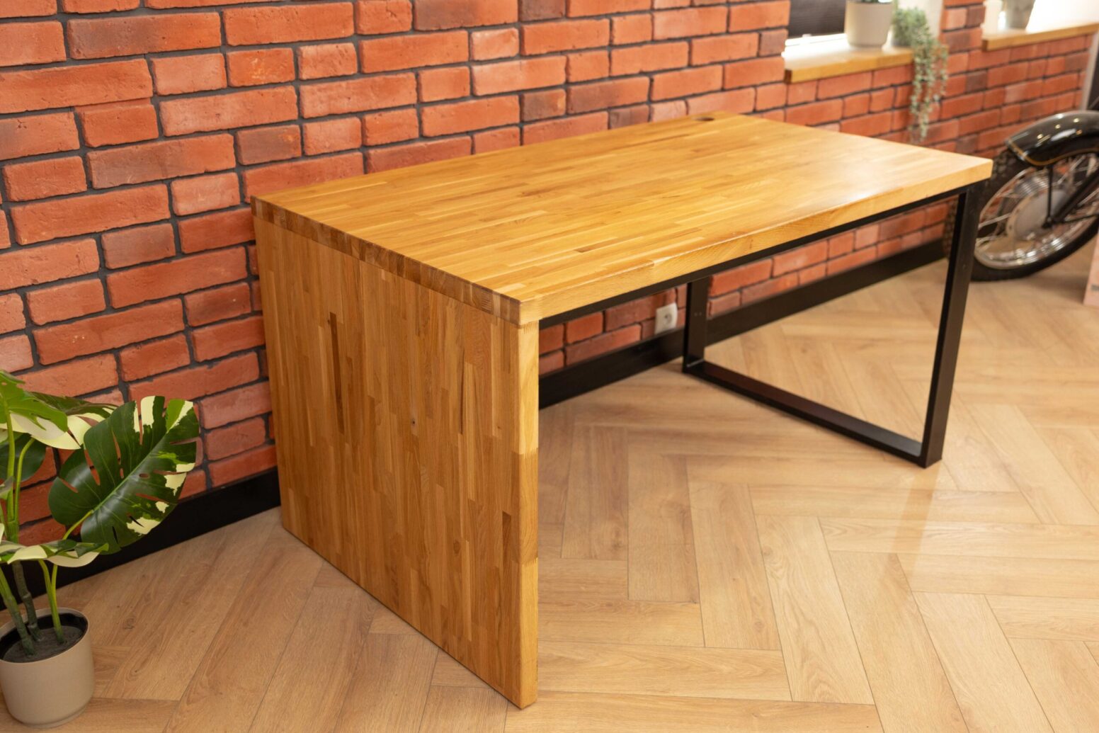 desk-from-wood-deak-minimalist minimalist oak desk with metal elements