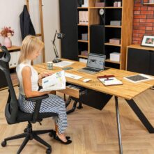 desk on black legs