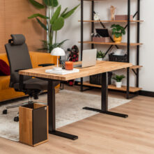 biurko z regulacją wysokości do pokoju młodzieżowego