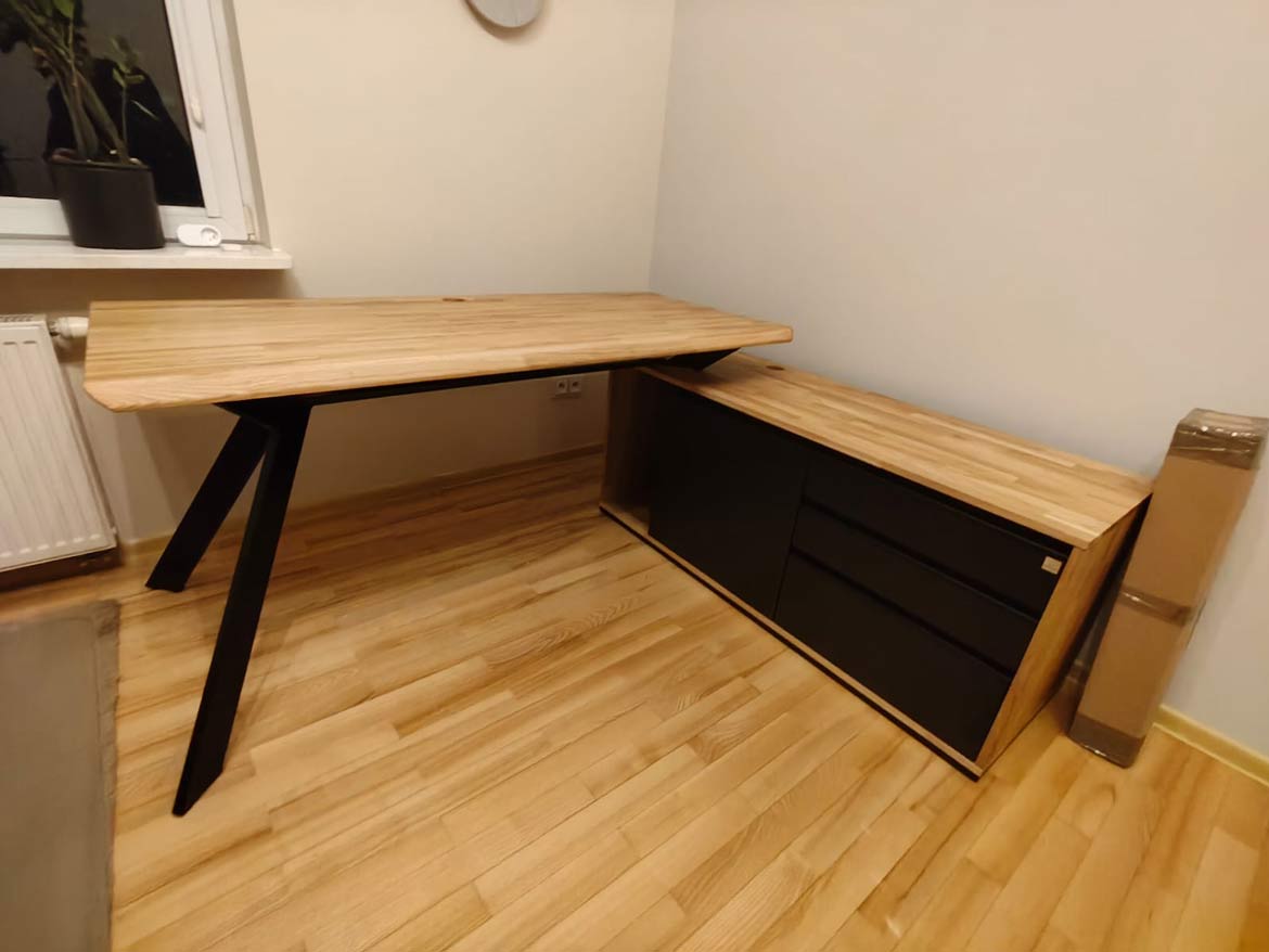 corner desk with long container