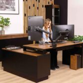 Desk with one or two monitors - setting up a workstation