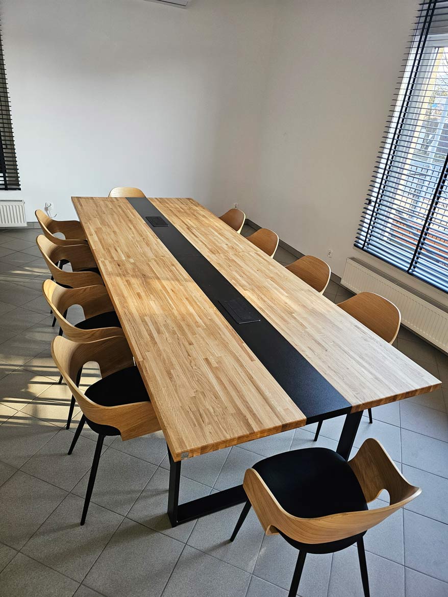 Long conference table with bright top and loft style - ideal for offices and meeting rooms