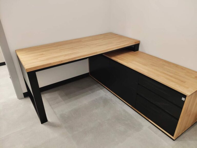 corner desk with a blend