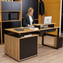 A refined desk for the modern office