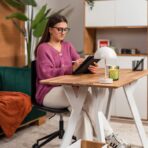 ergonomiczne biurko dla nastolatki