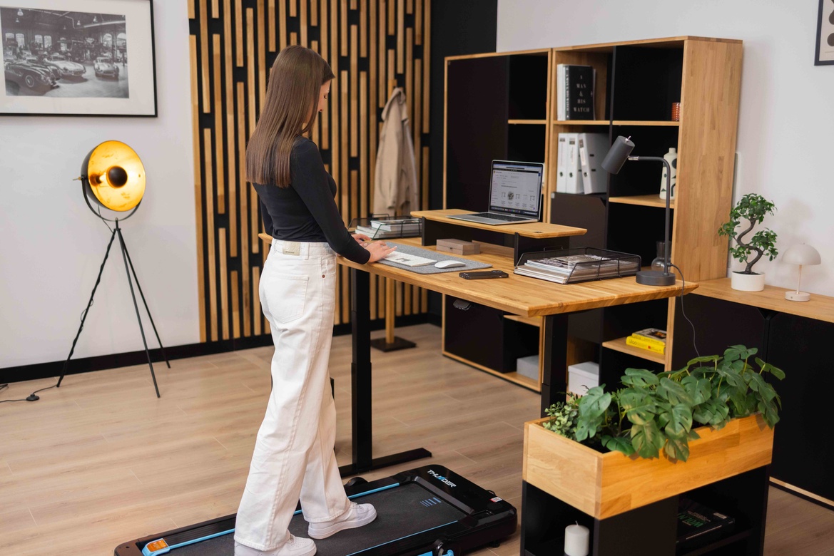 ergonomiczne stanowisko pracy z bieżnią