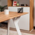 minimalistyczne biurko młodzieżowe