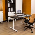 electrically adjustable desk