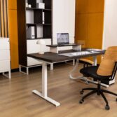 electrically adjustable desk