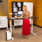 desk with automatic height adjustment